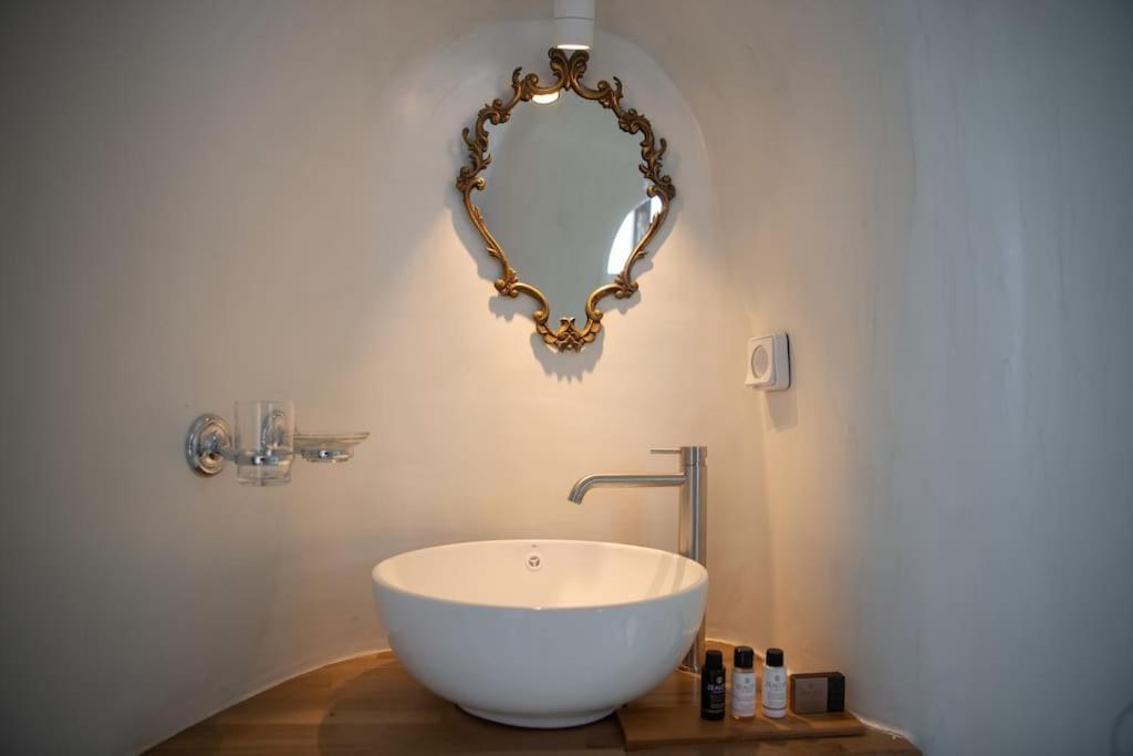 Astrea Suites "Ostria Cave Villa-Outdoor Jacuzzi" Иа Екстериор снимка