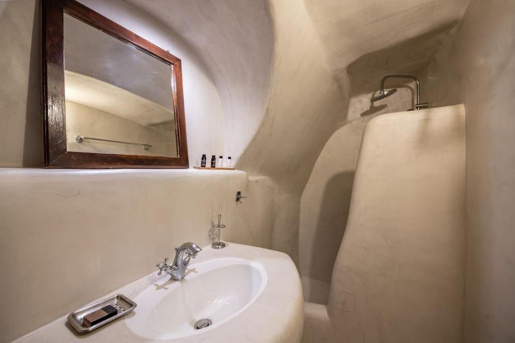 Astrea Suites "Ostria Cave Villa-Outdoor Jacuzzi" Иа Екстериор снимка