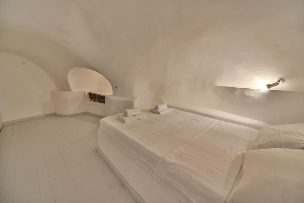 Astrea Suites "Ostria Cave Villa-Outdoor Jacuzzi" Иа Екстериор снимка